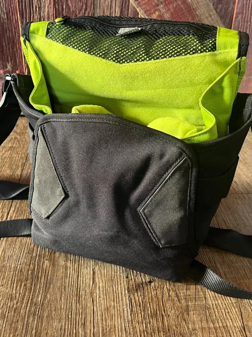 Crumpler The Five Million Dollar Home Padded Camera Bag Black Green